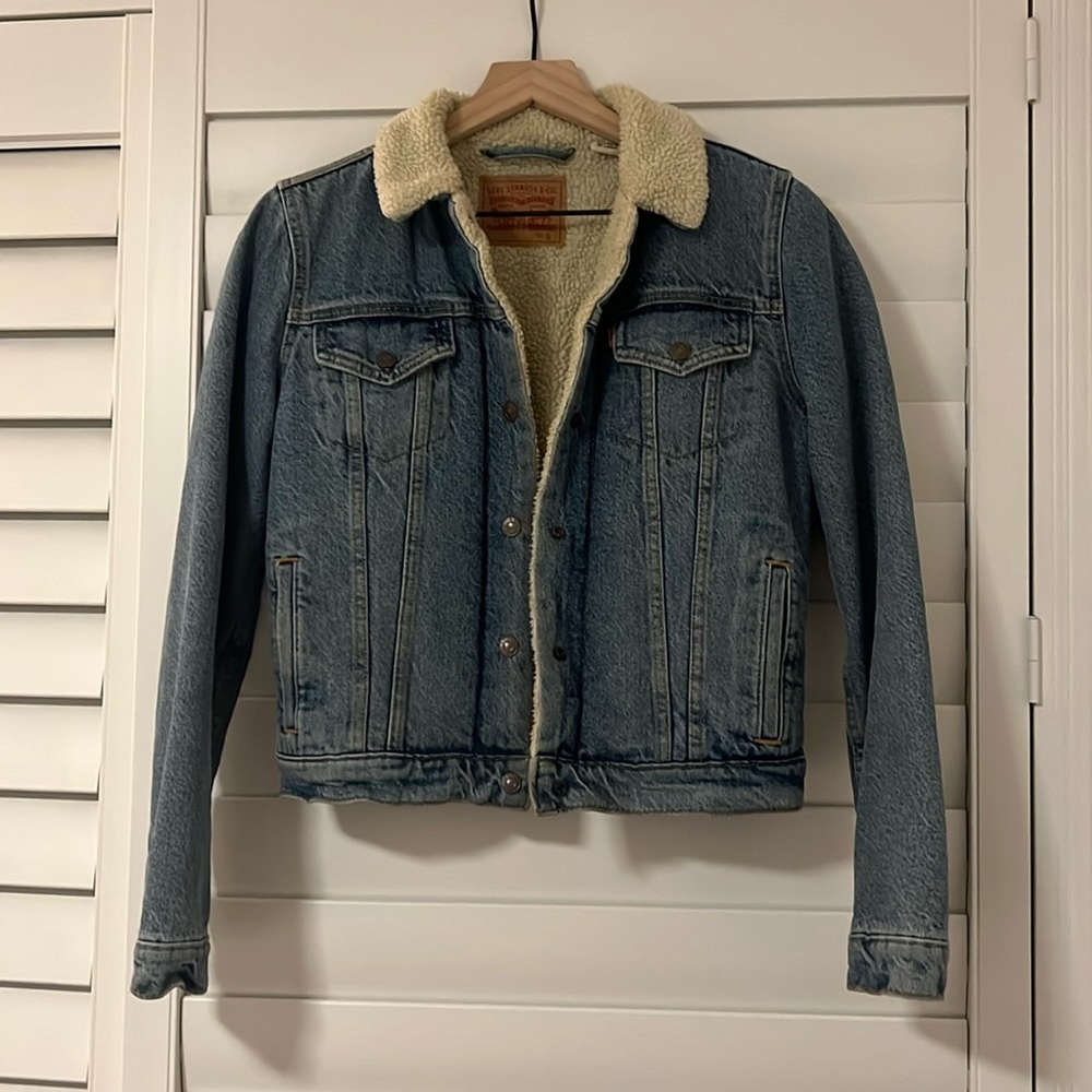 Womens Levi’s Sherpa Jacket (SMALL)